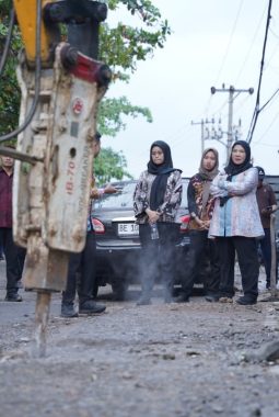 Eva Dwiana Percepat Perbaikan Jalan HRM Mangubdiprojo, Fokus Atasi Banjir dan Dorong Ekonomi