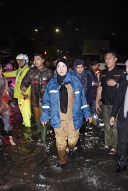 Respons Cepat Eva Dwiana Tangani Banjir, Warga: Air Cepat Surut