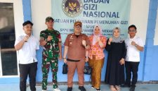 Camat Merbau Mataram, Ricky Randa Belpama, melakukan inspeksi mendadak dan pembinaan langsung di Dapur Satuan Pelayanan Pemenuhan Gizi di Desa Mekar Jaya. Selasa (21/4/2026), Doc. Istimewa.