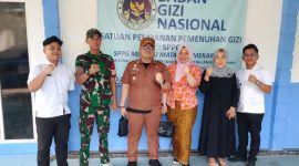 Camat Merbau Mataram, Ricky Randa Belpama, melakukan inspeksi mendadak dan pembinaan langsung di Dapur Satuan Pelayanan Pemenuhan Gizi di Desa Mekar Jaya. Selasa (21/4/2026), Doc. Istimewa.