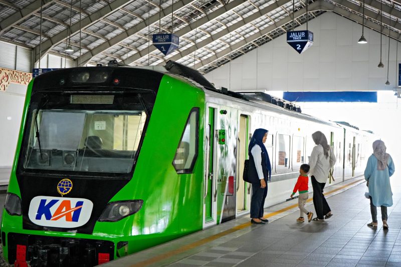 PT Kereta Api Indonesia (KAI) Divisi Regional II Sumatera Barat menyiapkan total 23.376 tempat duduk untuk layanan kereta api lokal selama periode 1 hingga 3 Mei 2026. (Dok. PT Kereta Api Indonesia (Persero) Divisi Regional II Sumatera Barat)