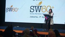 Menkomdigi Meutya Hafid memberikan sambutan dalam acara Deklarasi Serikat Wartawan Senior Indonesia di Gedung LSPR Sudirman Park, Jakarta Pusat, Jumat (17/04/2026). Doc. Humas Kemkomdigi