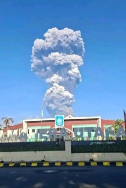 Gunung Dukono Erupsi, Lima Pendaki Luka-Luka dan Dua Wisatawan Diduga Meninggal