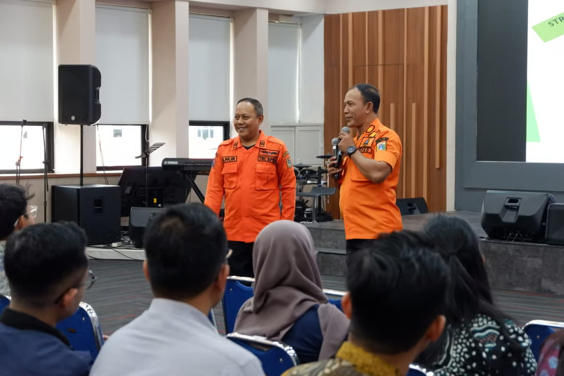 Peserta mengikuti simulasi Business Continuity Management yang digelar melalui kolaborasi BPBD Jakarta Selatan, BRI Region 6, dan Operational Risk Group Kantor Pusat BRI.