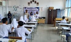 Dosen Polinela Bekali Siswa SMKN 9 Bandar Lampung Literasi Keuangan Digital dan Akuntansi, Siapkan Lulusan Siap Kerja