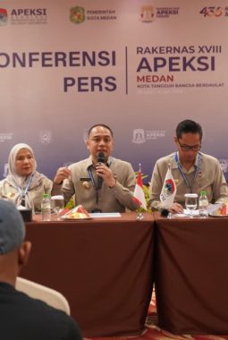 Wali Kota Eva Dwiana Hadiri Sidang Pleno dan Penutupan Rakernas XVIII APEKSI di Medan