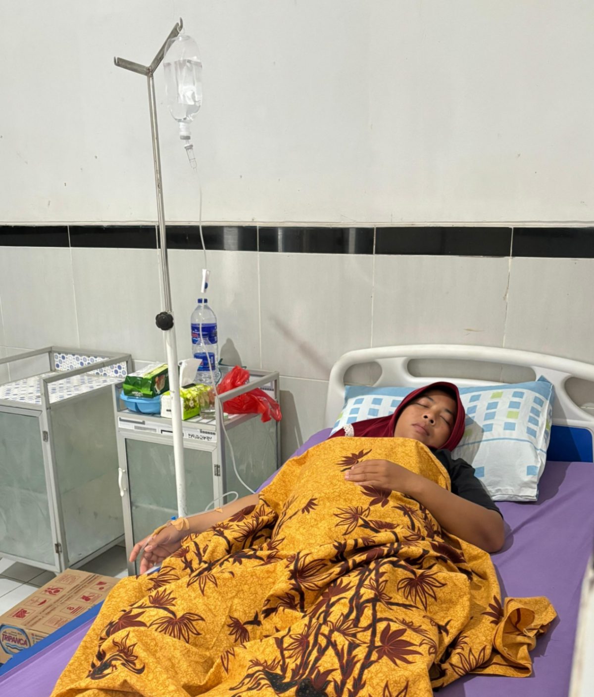 Nur Aisyah (40) saat menjalani perawatan di Klinik Bunda Tika, Desa Pemulihan, Kecamatan Way Sulan, Kabupaten Lampung Selatan, Minggu (5/7/2026).  (Doc. Lilis)