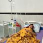 Nur Aisyah (40) saat menjalani perawatan di Klinik Bunda Tika, Desa Pemulihan, Kecamatan Way Sulan, Kabupaten Lampung Selatan, Minggu (5/7/2026).  (Doc. Lilis)