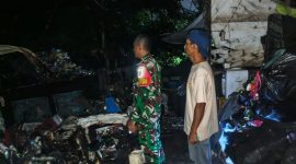 Kesigapan seorang Babinsa bersama warga berhasil mencegah kebakaran gudang rongsok di Kota Bandar Lampung meluas. Peristiwa yang terjadi di Jalan Singosari RT 18/LK II, Kelurahan Gedong Air, Kecamatan Tanjungkarang Barat, Selasa (14/7/2026)