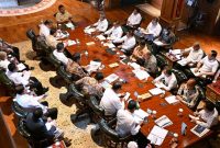 Presiden Prabowo Subianto memimpin rapat terbatas yang antara lain membahas harga BBM bagi sektor perikanan di Kediaman Hambalang, Kabupaten Bogor, pada Senin, 13 Juli 2026. Foto: BPMI Setpres/Muchlis Jr