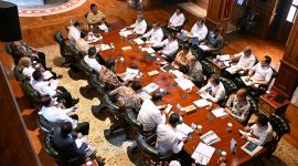 Presiden Prabowo Subianto memimpin rapat terbatas yang antara lain membahas harga BBM bagi sektor perikanan di Kediaman Hambalang, Kabupaten Bogor, pada Senin, 13 Juli 2026. Foto: BPMI Setpres/Muchlis Jr