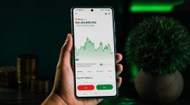 Ilustrasi pergerakan harga Bitcoin (BTC) di aplikasi FLOQ