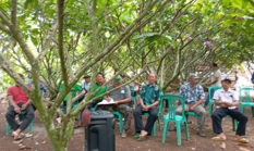 Polinela Edukasi Petani Pesawaran Cegah Busuk Buah Kakao dengan Teknik Sarungisasi