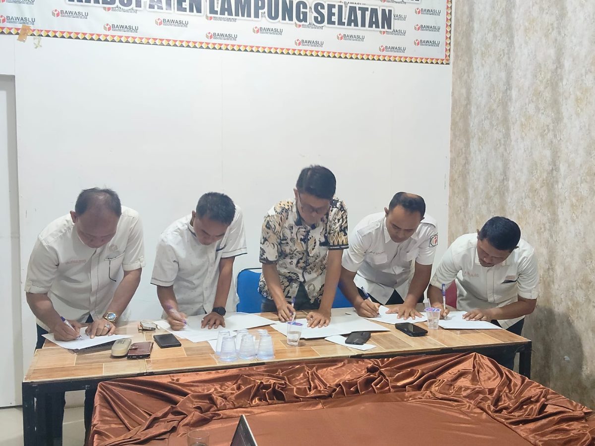 Bawaslu Lampung Selatan menandatangani Dokumen Indikator Kinerja Utama Pengawas Pemilu 2026 untuk memperkuat tata kelola pengawasan yang profesional dan akuntabel.