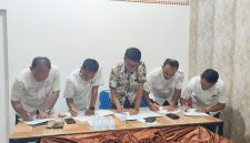 Bawaslu Lampung Selatan menandatangani Dokumen Indikator Kinerja Utama Pengawas Pemilu 2026 untuk memperkuat tata kelola pengawasan yang profesional dan akuntabel.
